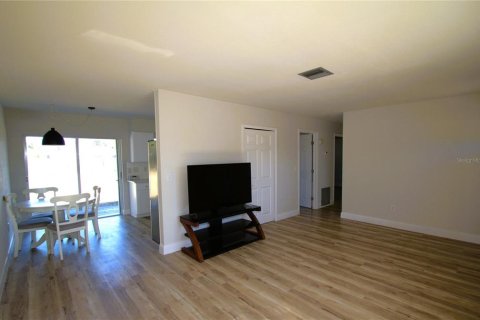 Villa ou maison à vendre à Port Charlotte, Floride: 2 chambres, 84.73 m2 № 2143392 - photo 12