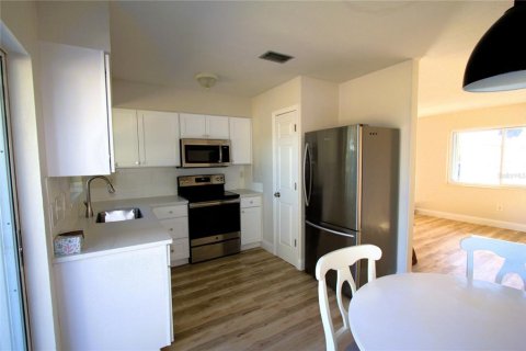 Villa ou maison à vendre à Port Charlotte, Floride: 2 chambres, 84.73 m2 № 2143392 - photo 16