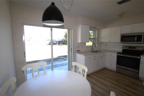 Villa ou maison à vendre à Port Charlotte, Floride: 2 chambres, 84.73 m2 № 2143392 - photo 15