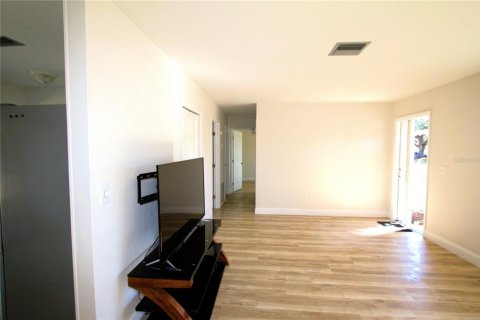 Villa ou maison à vendre à Port Charlotte, Floride: 2 chambres, 84.73 m2 № 2143392 - photo 10