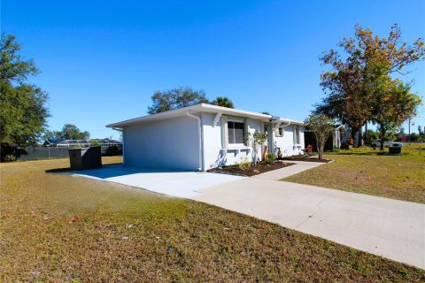 Villa ou maison à vendre à Port Charlotte, Floride: 2 chambres, 84.73 m2 № 2143392 - photo 5