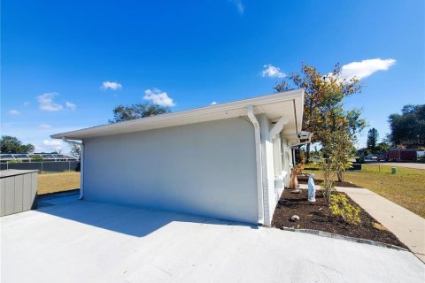 Villa ou maison à vendre à Port Charlotte, Floride: 2 chambres, 84.73 m2 № 2143392 - photo 6
