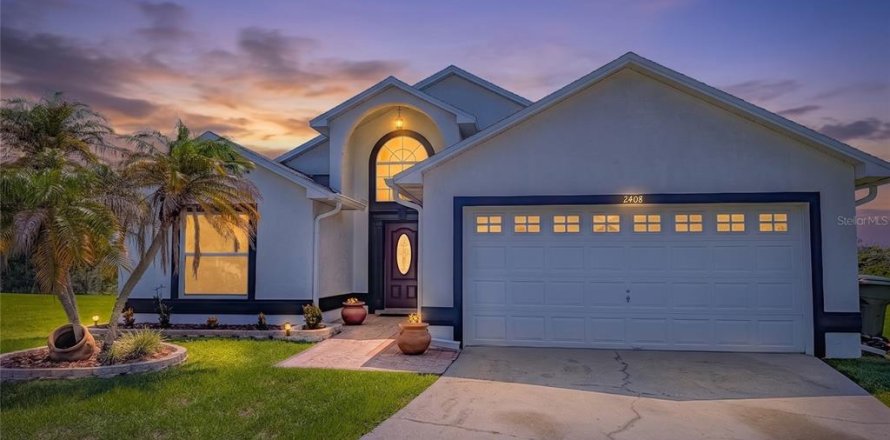 House in Kissimmee, Florida 3 bedrooms, 118.36 sq.m. № 2222305
