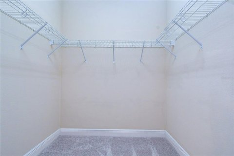 House in Brandon, Florida 4 bedrooms, 177.72 sq.m. № 2308878 - photo 17