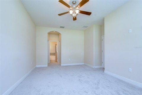 House in Brandon, Florida 4 bedrooms, 177.72 sq.m. № 2308878 - photo 14