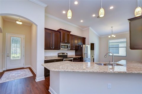 House in Brandon, Florida 4 bedrooms, 177.72 sq.m. № 2308878 - photo 4