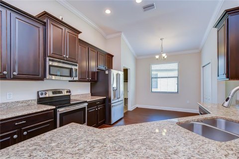 House in Brandon, Florida 4 bedrooms, 177.72 sq.m. № 2308878 - photo 5