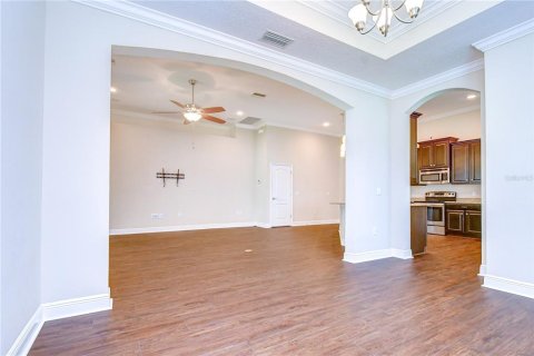 House in Brandon, Florida 4 bedrooms, 177.72 sq.m. № 2308878 - photo 9