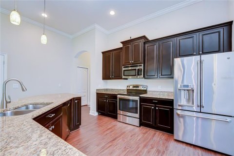 House in Brandon, Florida 4 bedrooms, 177.72 sq.m. № 2308878 - photo 6