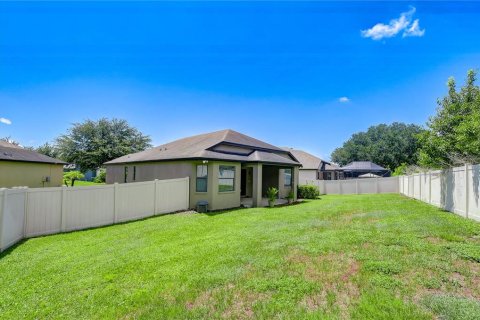 House in Brandon, Florida 4 bedrooms, 177.72 sq.m. № 2308878 - photo 3
