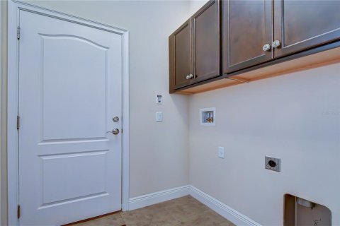 House in Brandon, Florida 4 bedrooms, 177.72 sq.m. № 2308878 - photo 25