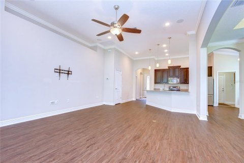 House in Brandon, Florida 4 bedrooms, 177.72 sq.m. № 2308878 - photo 11