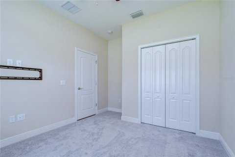 House in Brandon, Florida 4 bedrooms, 177.72 sq.m. № 2308878 - photo 24