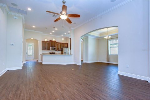House in Brandon, Florida 4 bedrooms, 177.72 sq.m. № 2308878 - photo 10
