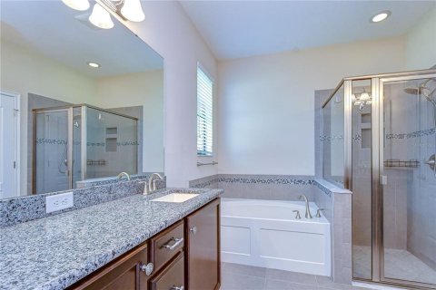 House in Brandon, Florida 4 bedrooms, 177.72 sq.m. № 2308878 - photo 15