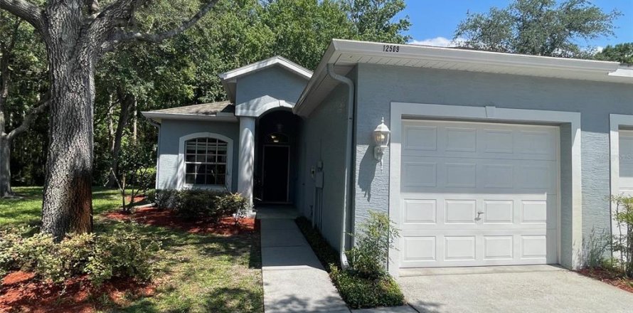 House in Hudson, Florida 2 bedrooms, 103.77 sq.m. № 2267360