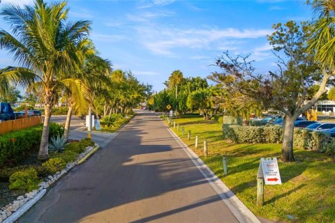 Condo in Ruskin, Florida, 1 bedroom № 2151843 - photo 30