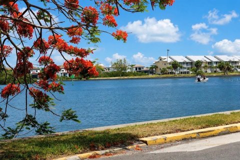 Condo in Ruskin, Florida, 1 bedroom № 2151843 - photo 2