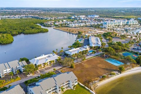 Condo in Ruskin, Florida, 1 bedroom № 2151843 - photo 18
