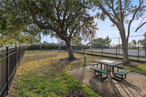 Condo in Ruskin, Florida, 1 bedroom № 2151843 - photo 16