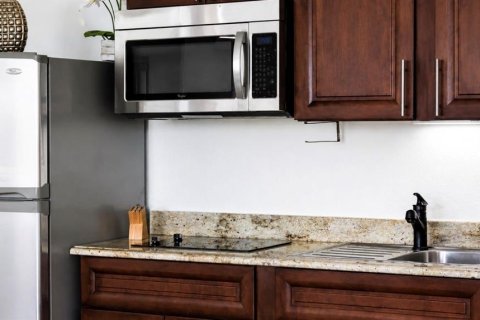 Condo in Ruskin, Florida, 1 bedroom № 2151843 - photo 11