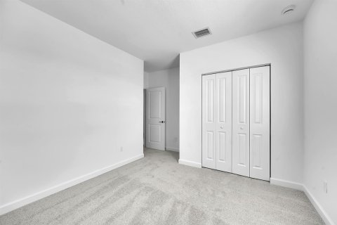 House in St. Lucie, Florida 4 bedrooms, 239.69 sq.m. № 2256407 - photo 18