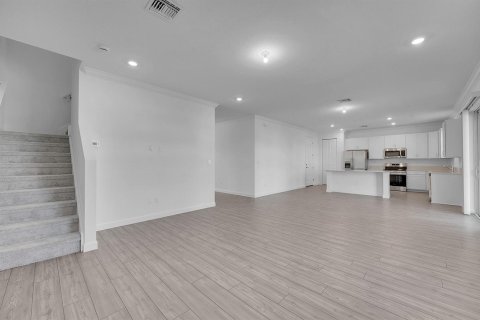 House in St. Lucie, Florida 4 bedrooms, 239.69 sq.m. № 2256407 - photo 3