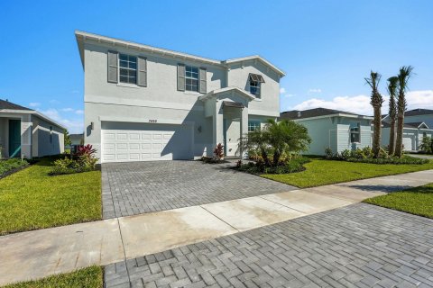 House in St. Lucie, Florida 4 bedrooms, 239.69 sq.m. № 2256407 - photo 2