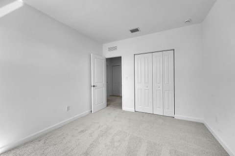 House in St. Lucie, Florida 4 bedrooms, 239.69 sq.m. № 2256407 - photo 16