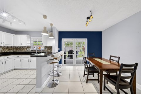 Casa en alquiler en Miami, Florida, 3 dormitorios, 100.15 m2 № 2065752 - foto 12