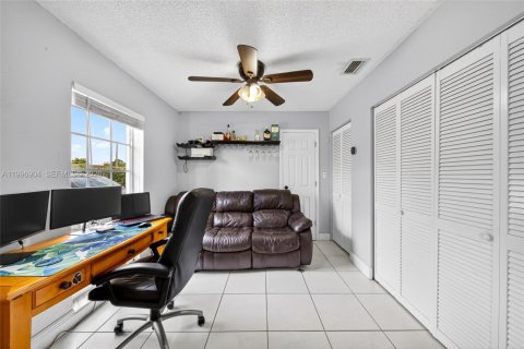 Casa en alquiler en Miami, Florida, 3 dormitorios, 100.15 m2 № 2065752 - foto 11