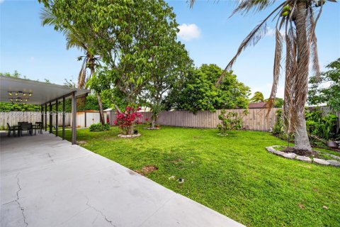 Casa en alquiler en Miami, Florida, 3 dormitorios, 100.15 m2 № 2065752 - foto 29