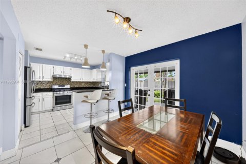 Casa en alquiler en Miami, Florida, 3 dormitorios, 100.15 m2 № 2065752 - foto 13