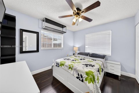 Casa en alquiler en Miami, Florida, 3 dormitorios, 100.15 m2 № 2065752 - foto 22