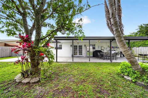 Casa en alquiler en Miami, Florida, 3 dormitorios, 100.15 m2 № 2065752 - foto 27