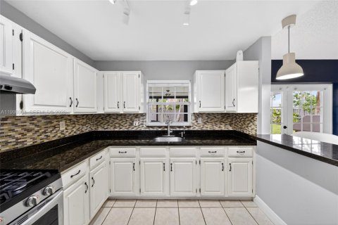 Casa en alquiler en Miami, Florida, 3 dormitorios, 100.15 m2 № 2065752 - foto 17