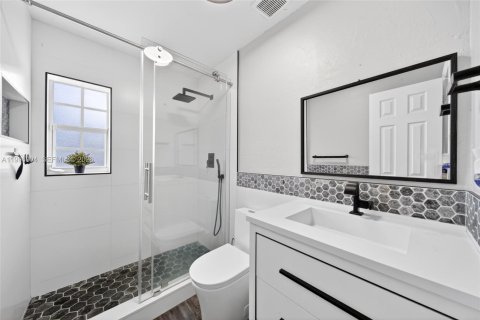 Casa en alquiler en Miami, Florida, 3 dormitorios, 100.15 m2 № 2065752 - foto 21