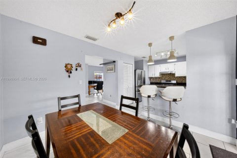Casa en alquiler en Miami, Florida, 3 dormitorios, 100.15 m2 № 2065752 - foto 14