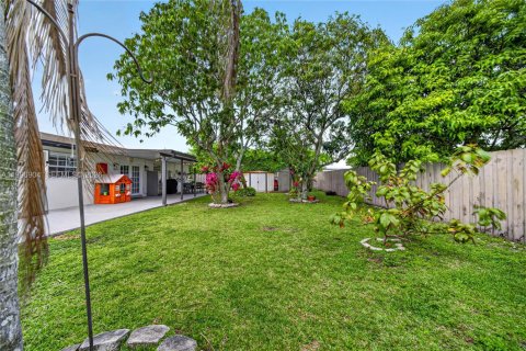 Casa en alquiler en Miami, Florida, 3 dormitorios, 100.15 m2 № 2065752 - foto 28