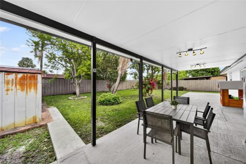 Casa en alquiler en Miami, Florida, 3 dormitorios, 100.15 m2 № 2065752 - foto 25