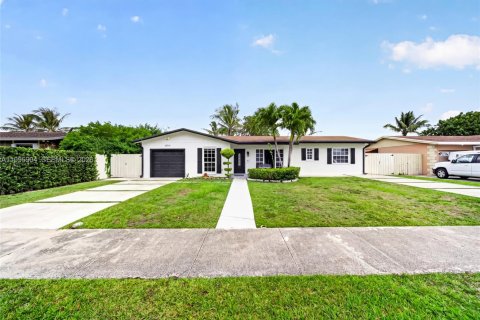 Casa en alquiler en Miami, Florida, 3 dormitorios, 100.15 m2 № 2065752 - foto 2