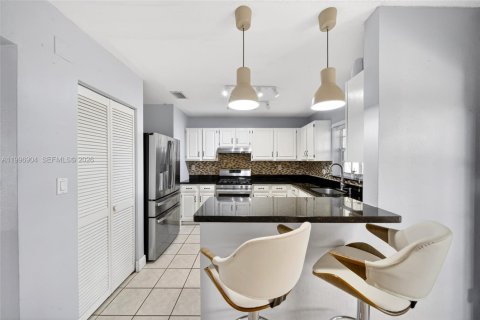 Casa en alquiler en Miami, Florida, 3 dormitorios, 100.15 m2 № 2065752 - foto 15