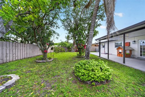 Casa en alquiler en Miami, Florida, 3 dormitorios, 100.15 m2 № 2065752 - foto 26