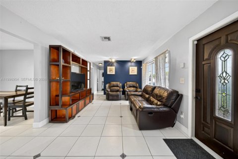 Casa en alquiler en Miami, Florida, 3 dormitorios, 100.15 m2 № 2065752 - foto 7