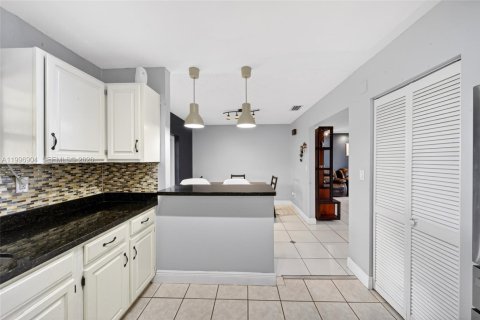 Casa en alquiler en Miami, Florida, 3 dormitorios, 100.15 m2 № 2065752 - foto 19