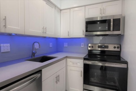 Снять в аренду кондоминиум в Холливуд, Флорида 1 спальня, 53.88м2, № 1964055 - фото 2