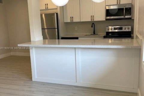 Apartment in Hollywood, Florida 1 bedroom, 65.03 sq.m. № 2038831