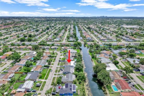 Casa en venta en Sunrise, Florida, 3 dormitorios, 119.38 m2 № 1895880 - foto 2