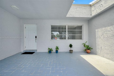 Casa en venta en Sunrise, Florida, 3 dormitorios, 119.38 m2 № 1895880 - foto 4