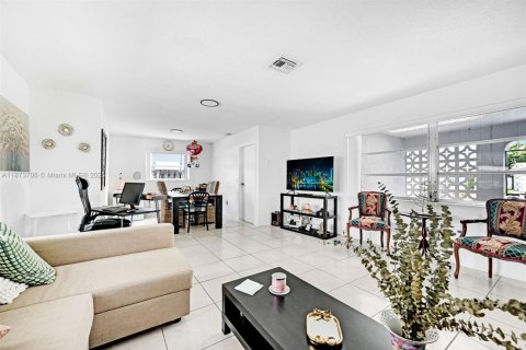 Casa en venta en Sunrise, Florida, 3 dormitorios, 119.38 m2 № 1895880 - foto 16